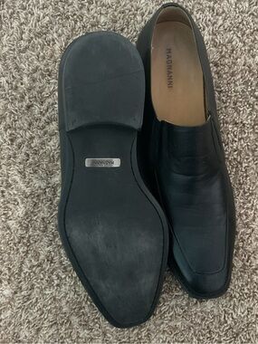 Magnanni Black Leather Slip-On Loafers